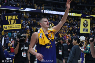 斯基拉：米兰双雄仍在关注索莱，是否行动取决于球员性侵指控（斯基拉：米兰双雄继续关注索莱，是否出手取决于针对球员的性侵指控进展）