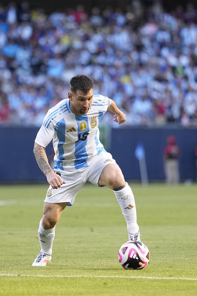 瓜帅：梅西最大特点就是简单，我喜欢谢尔基的天赋但他要学习（瓜迪奥拉谈梅西与谢尔基：梅西胜在简单，谢尔基有天赋仍需学习）