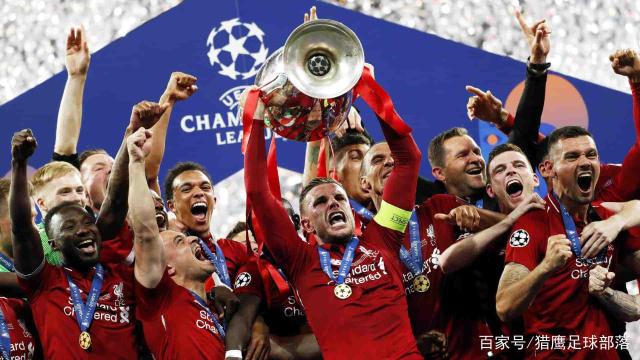 无敌了！39岁的胡尔克远距离任意球重炮破门！（宝刀未老！39岁胡尔克超远任意球重炮轰破球门）