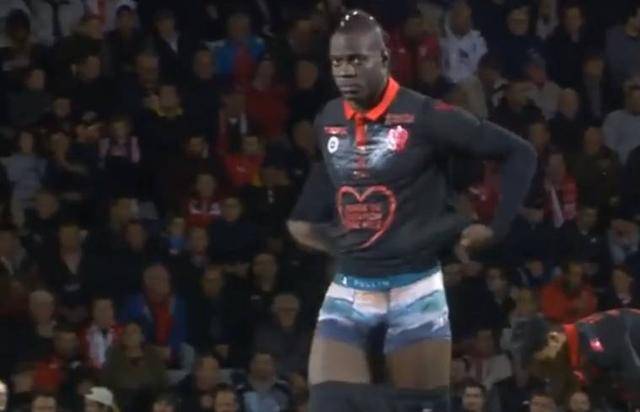 奇葩，印度超级杯球员因内裤颜色违规在赛前被罚下