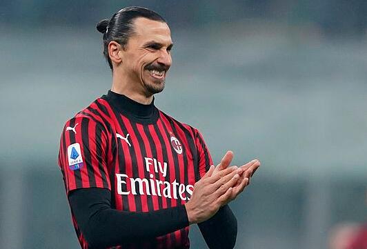 PTSD了？当值德国籍VAR裁判提醒主裁河南队后卫用手阻挡射门（又触发PTSD？德国籍VAR提示主裁：河南后卫手球封堵射门）