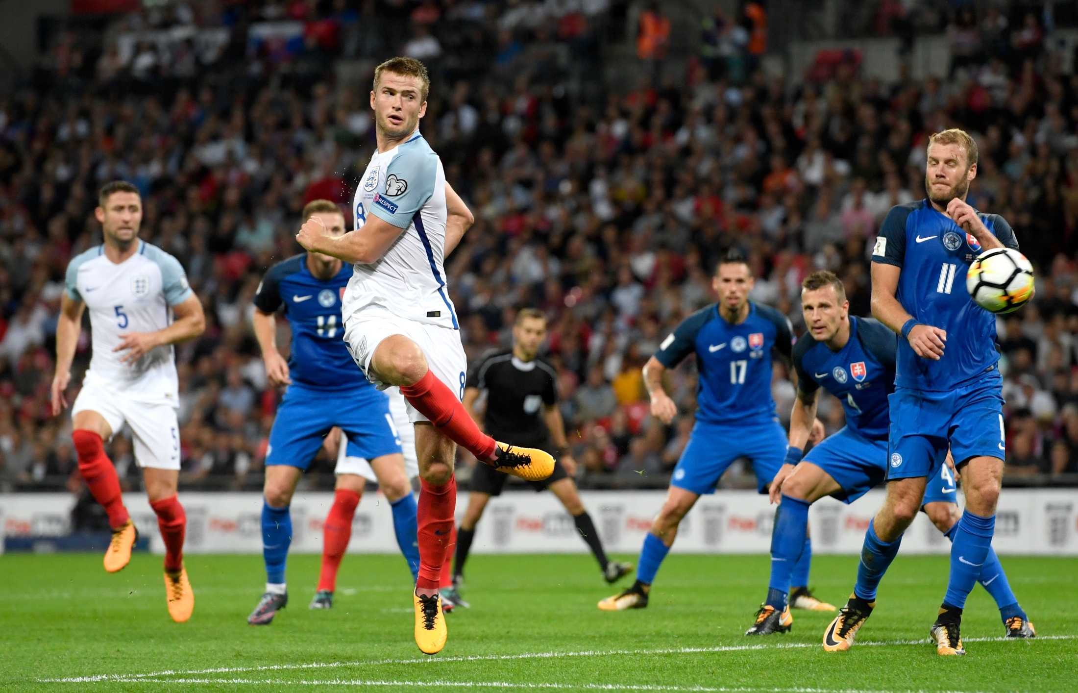 斯图里奇：赛前焦点都围绕着亚马尔，但埃斯特旺征服了所有人（斯图里奇：赛前聚光灯在亚马尔身上，征服全场的却是埃斯特旺）