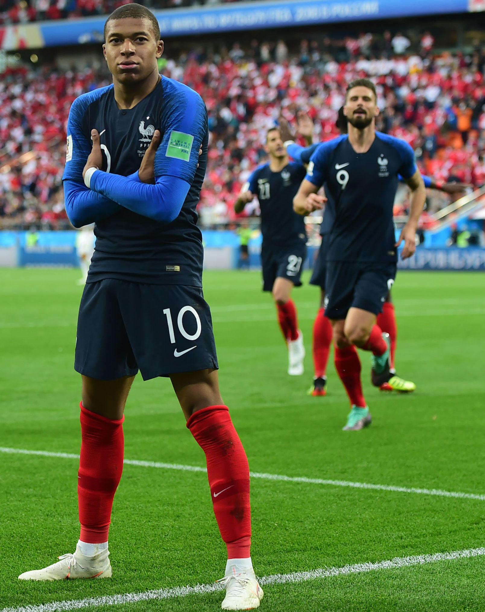 6场贡献9球1助攻，卡扎伊什维利当选中超9／10月最佳球员（6战斩9球+1助，卡扎伊什维利荣膺中超9-10月最佳球员）