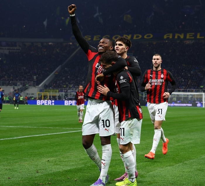 莫德里奇回忆热刺生涯，未能如愿加盟切尔西，反而成就皇马传奇（回顾热刺岁月：莫德里奇未赴切尔西，却在皇马成就传奇）