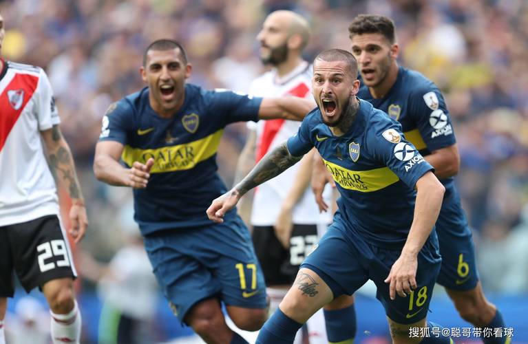 阿贾克斯临时主帅：本菲卡第一球是越位的，这不应该发生（阿贾克斯代理主帅：本菲卡首球越位在先，本不该被判有效）