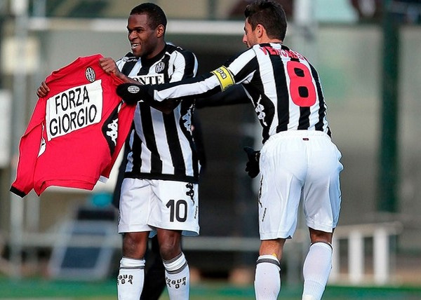 阿森纳大胜巩固争冠位置（阿森纳大捷稳固争冠优势）