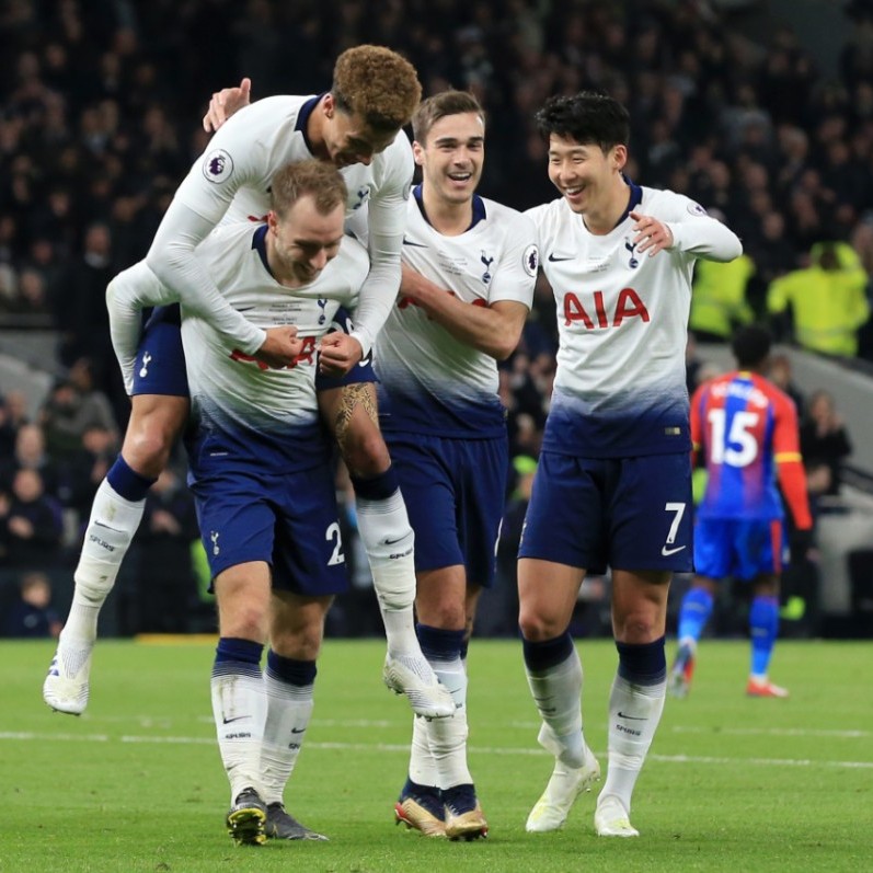 前11轮仅打进12球，斯基拉：罗马想在冬窗买新前锋和右脚边锋（前11场仅12球，斯基拉称罗马计划冬窗引进新中锋与右脚边锋）