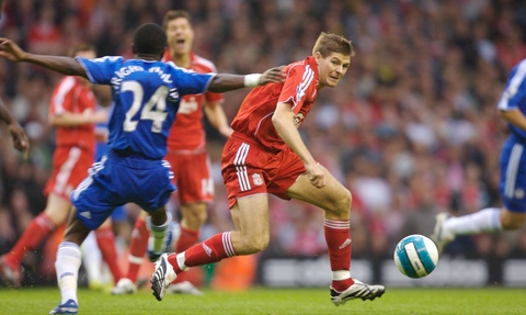 本泽马：阿隆索做不了什么，皇马球员要更多考虑团队而不是自我（本泽马：阿隆索可做有限，皇马球员应以团队为先而非自我）